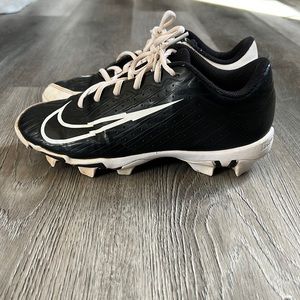 Boys Nike Vapor Baseball Cleats Size 5.5 - Good condition.